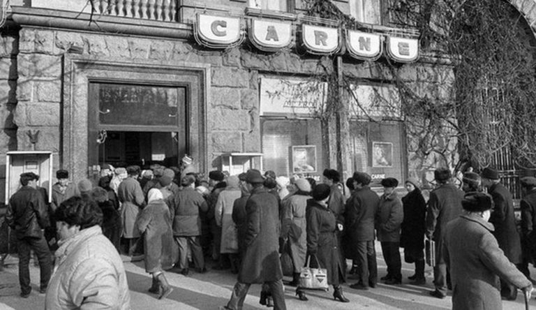 Decizia lui Ceauşescu de a lichida datoria externă şi înfometarea românilor
