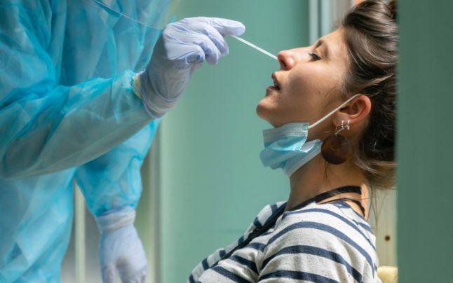 Tratamentul pentru pacienţii cu forme uşoare de COVID, publicat de un medic român